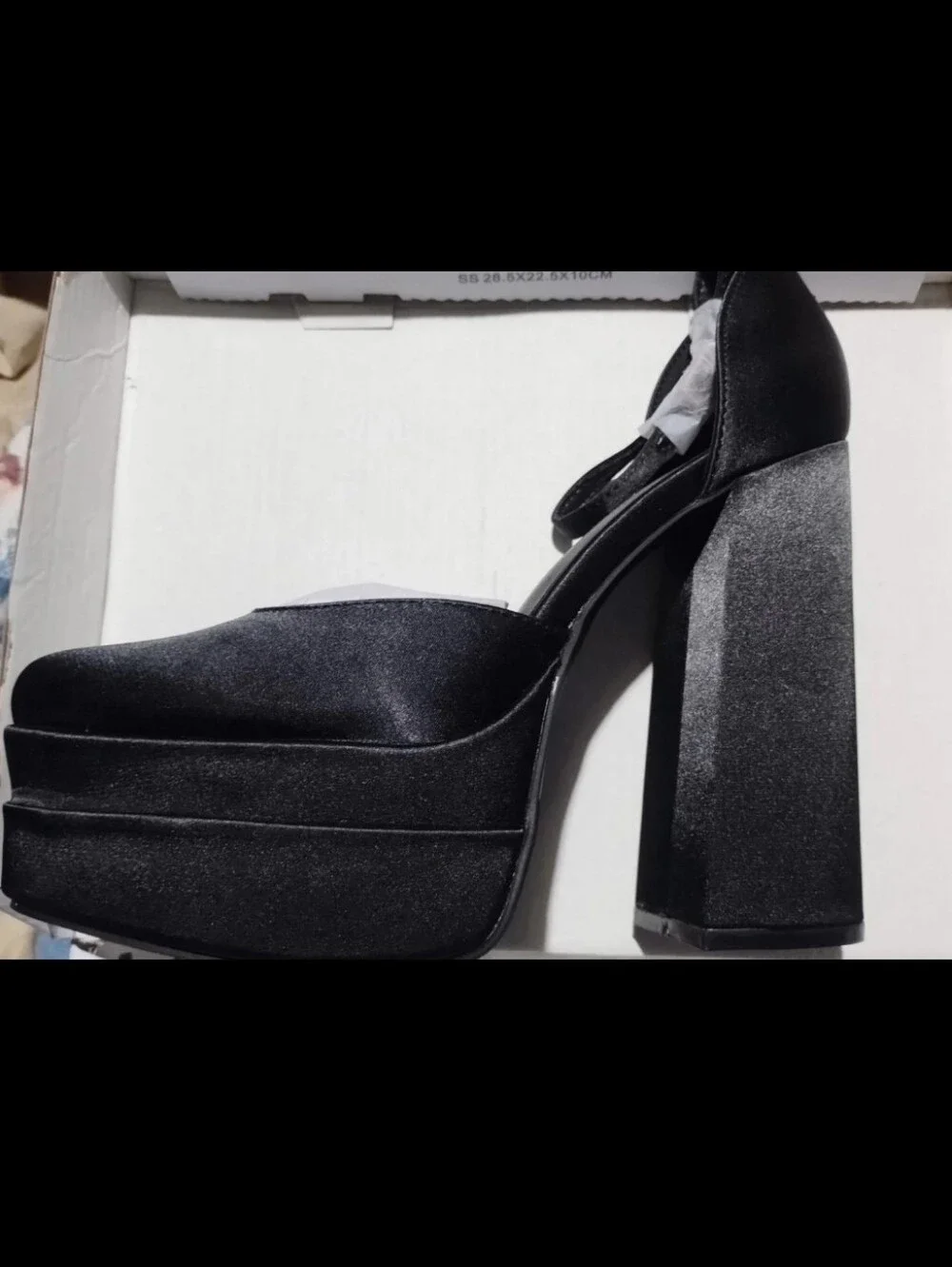 Dream Pairs women's size 8 high platform closed toe black satin heels.